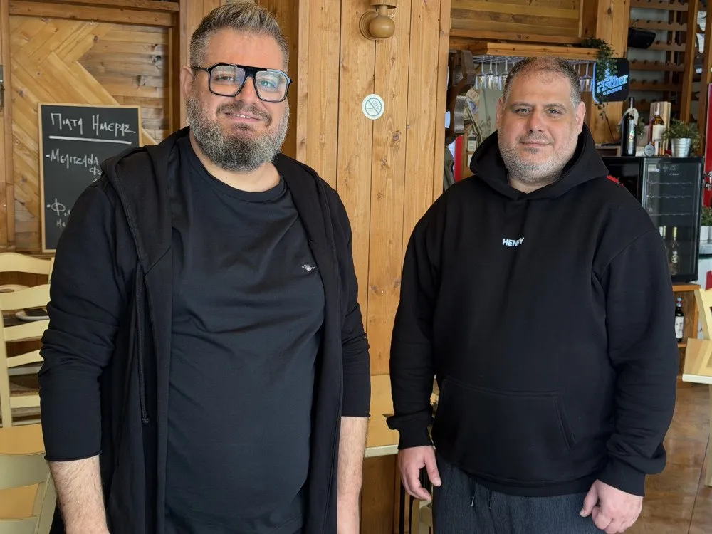 Η ομάδα της Οδού Ονείρων μέσα στο εστιατόριο
